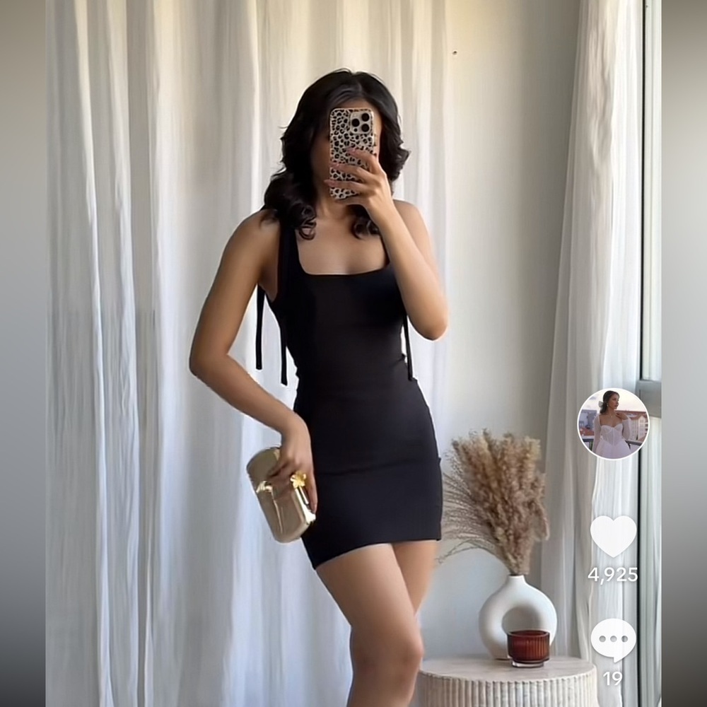 VIRAL NEW  ZARA SHORT BOW DRESS SIZE M
🚨NO DISCOUNT